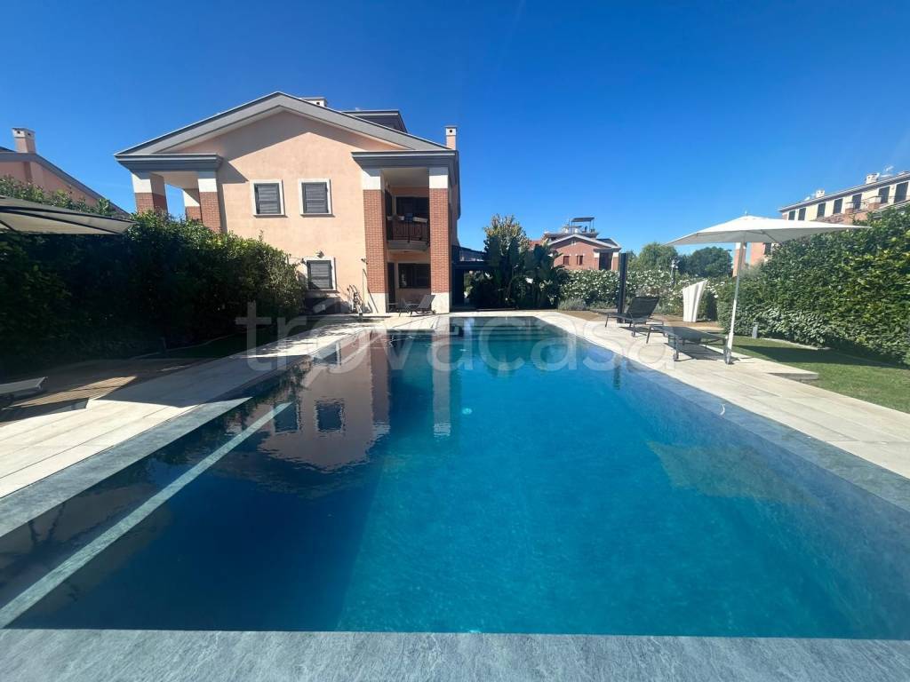 casa indipendente in vendita a Roma in zona Mezzocammino