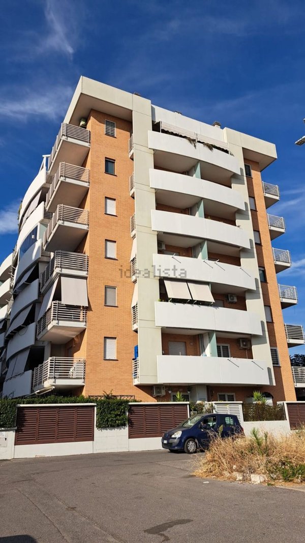 appartamento in vendita a Roma in zona Torre Angela