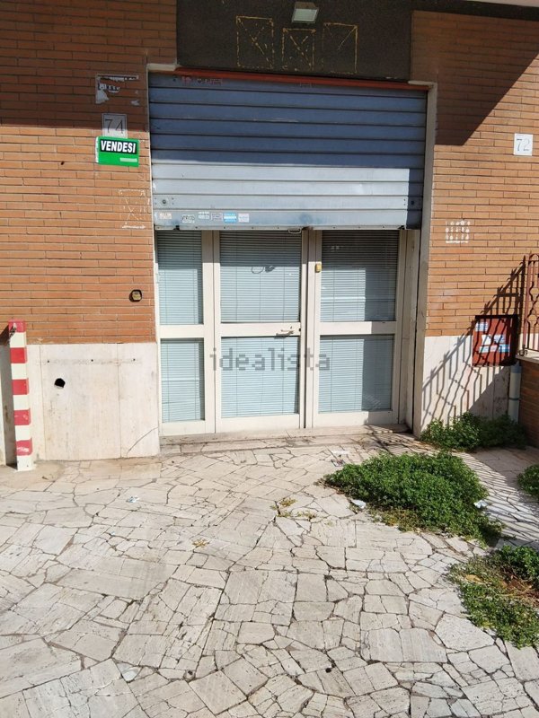 ufficio in vendita a Roma in zona Torre Angela