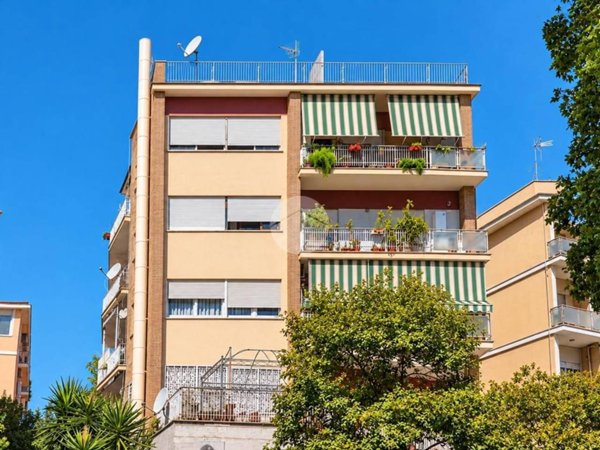 appartamento in vendita a Roma in zona Gianicolense