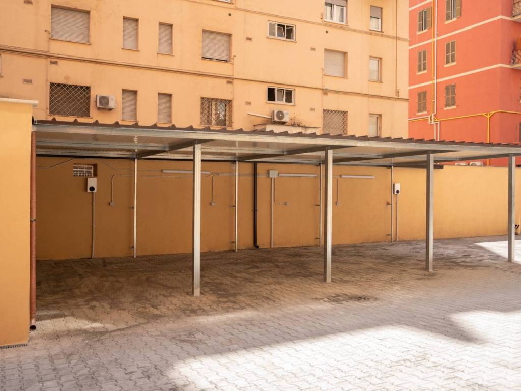 box auto in vendita a Roma in zona Portuense