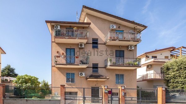 appartamento in vendita a Roma in zona Lunghezza