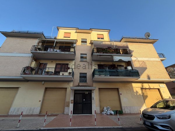 appartamento in vendita a Roma in zona Colle Prenestino