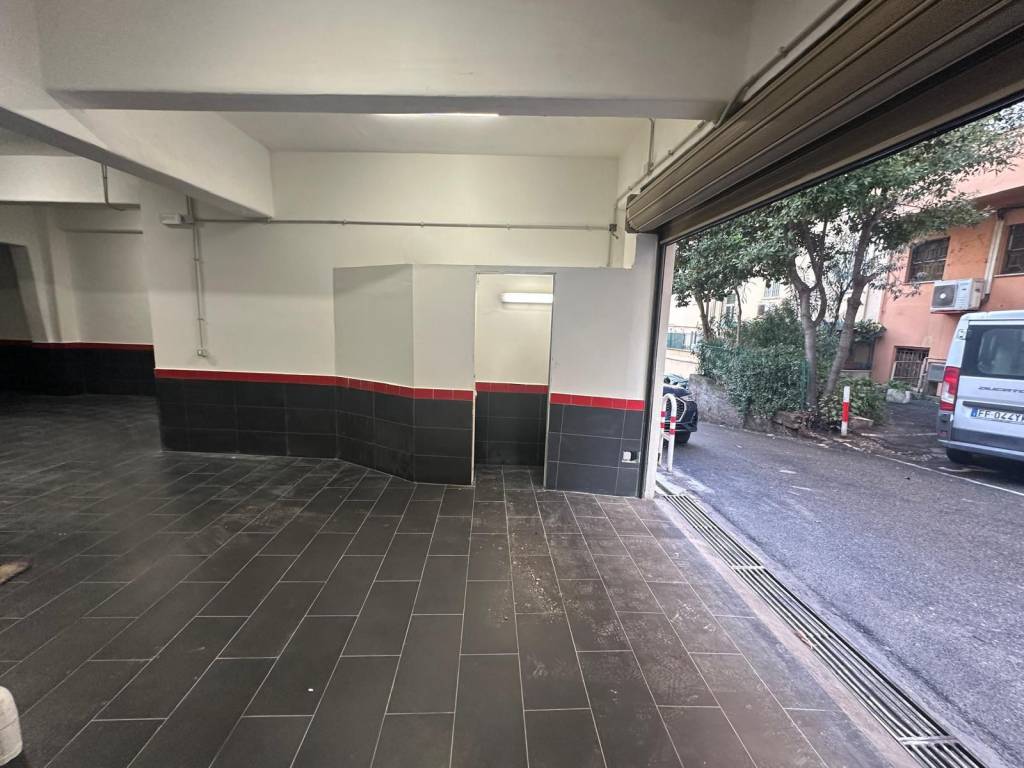 box auto in vendita a Roma in zona Trieste