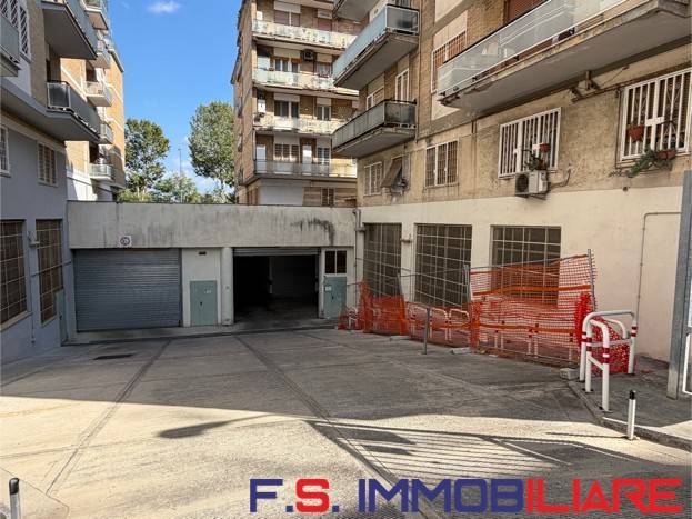box auto in vendita a Roma in zona Prenestino-Labicano