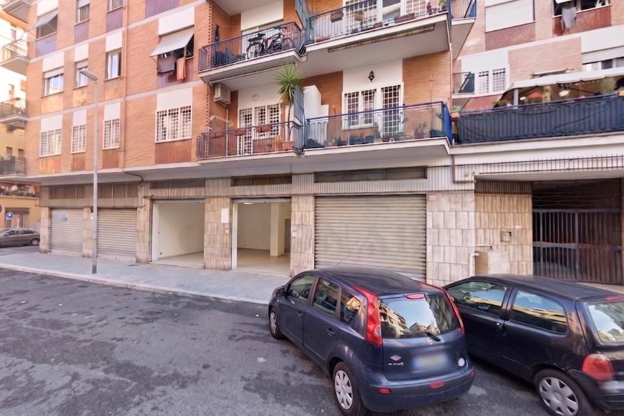 locale commerciale in vendita a Roma in zona Prenestino-Labicano