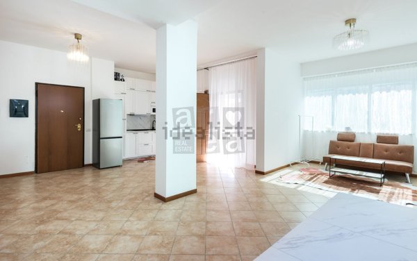 appartamento in vendita a Roma in zona Axa