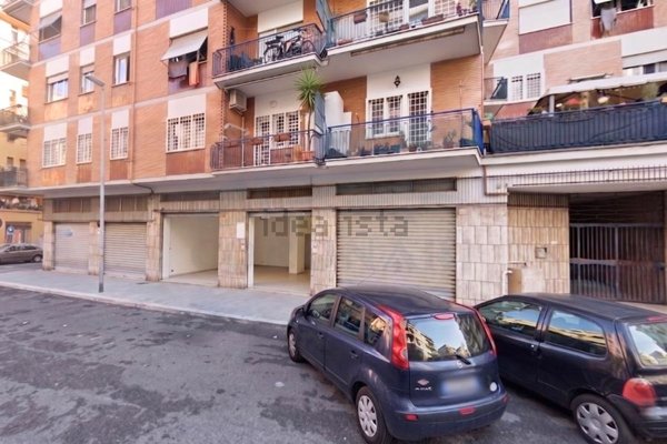 locale commerciale in vendita a Roma in zona Collatino