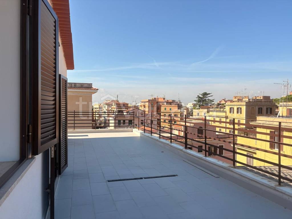 appartamento in vendita a Roma in zona Appio Latino