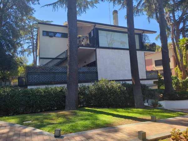 appartamento in vendita a Roma in zona EUR