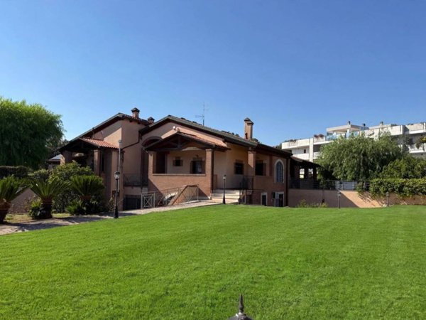 casa indipendente in vendita a Roma