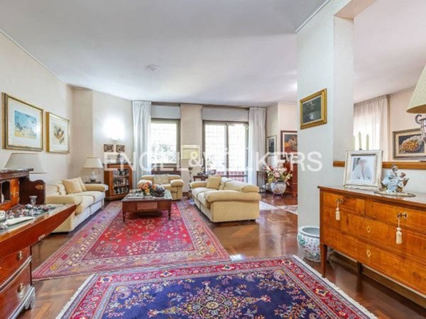 appartamento in vendita a Roma in zona EUR