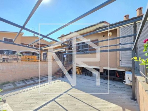 casa indipendente in vendita a Roma in zona Ponte di Nona