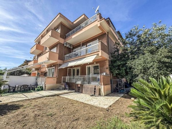 appartamento in vendita a Roma in zona Acilia