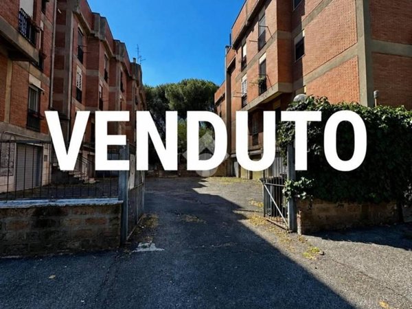 box auto in vendita a Roma in zona Giuliano Dalmata
