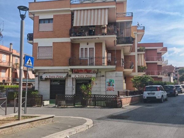 appartamento in vendita a Roma in zona Finocchio
