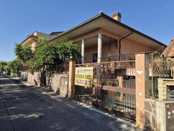 casa indipendente in vendita a Roma in zona Finocchio