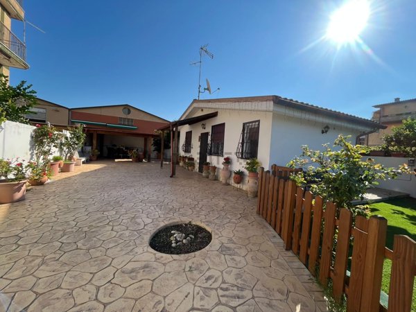 casa indipendente in vendita a Roma in zona Acilia