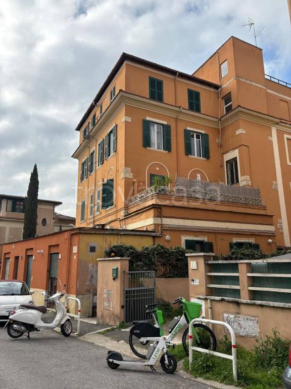appartamento in vendita a Roma in zona Gianicolense