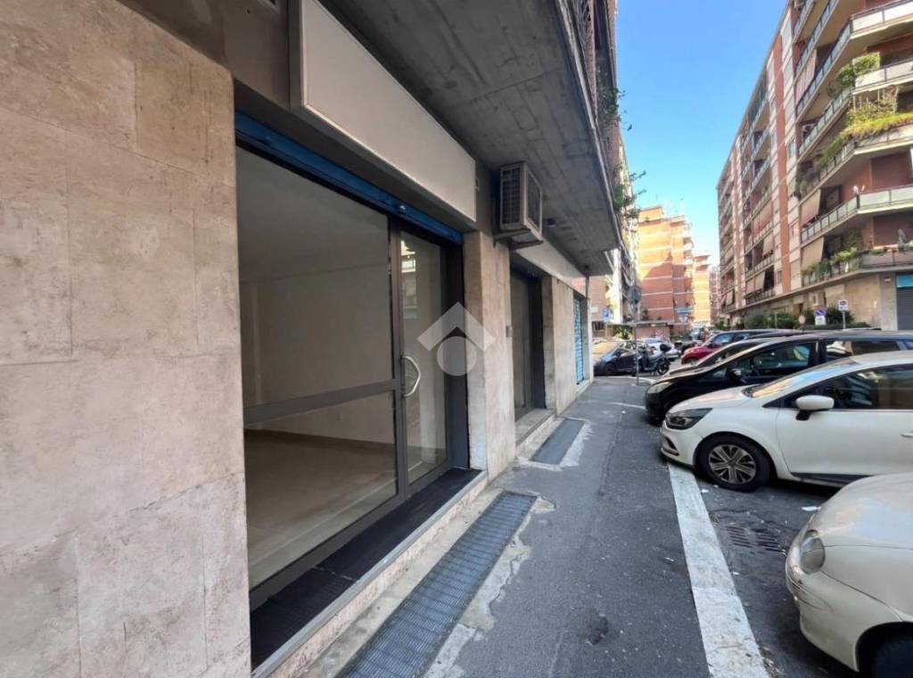 locale commerciale in vendita a Roma in zona Collatino