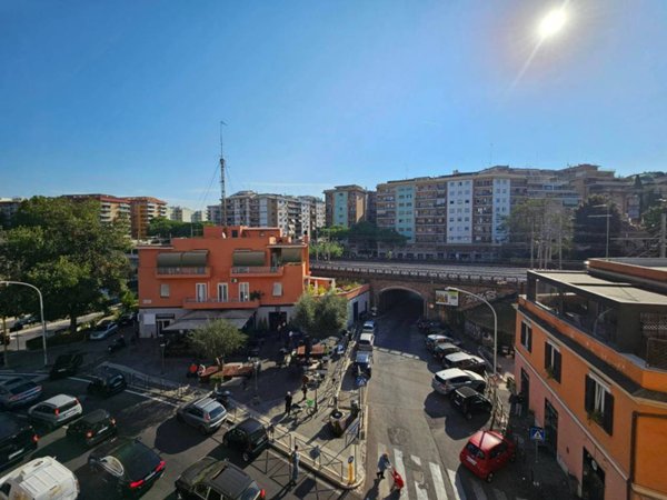 appartamento in vendita a Roma in zona Ostiense