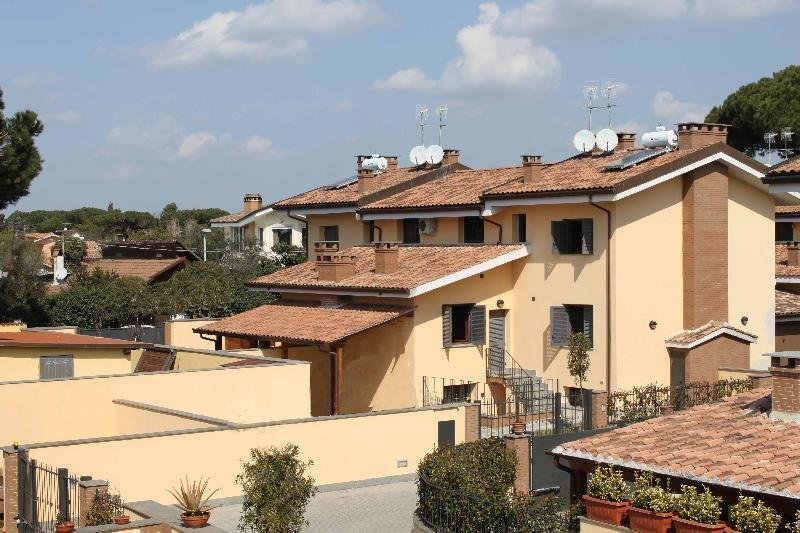 casa indipendente in vendita a Roma in zona Infernetto