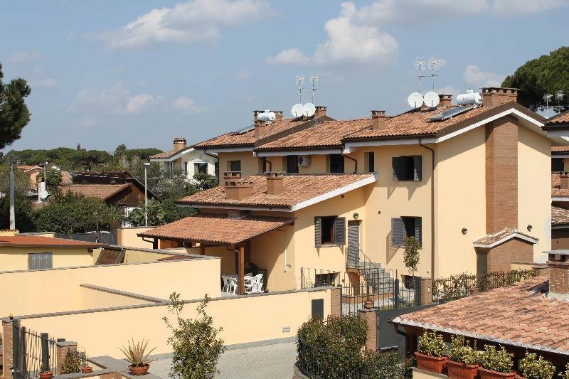 casa indipendente in vendita a Roma in zona Infernetto