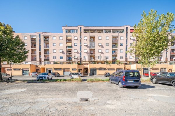 appartamento in vendita a Roma in zona Torre Angela