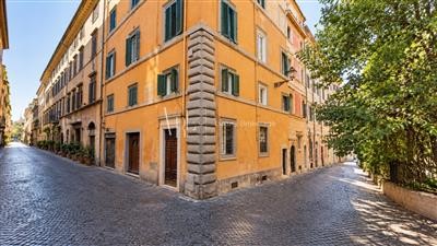 appartamento in vendita a Roma in zona Rione Regola