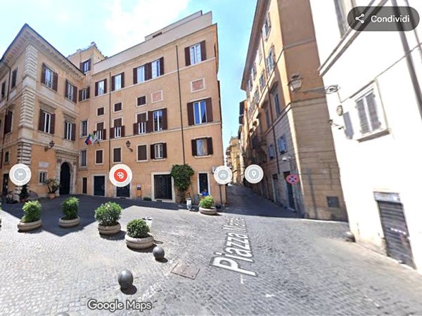 appartamento in vendita a Roma in zona Pigna - Sant'Angelo