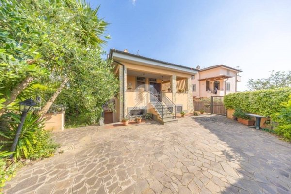 casa indipendente in vendita a Roma in zona Lunghezza
