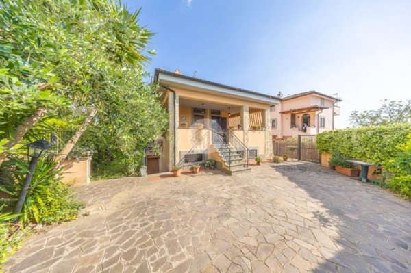 casa indipendente in vendita a Roma in zona Lunghezza