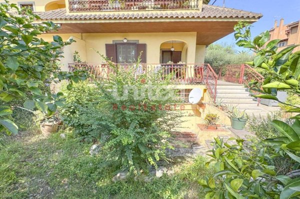 appartamento in vendita a Roma in zona Axa