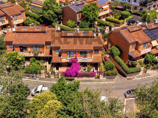 casa indipendente in vendita a Roma