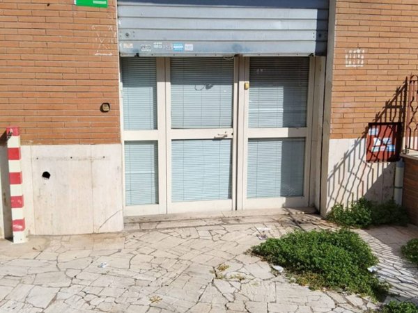 appartamento in vendita a Roma in zona Torre Angela