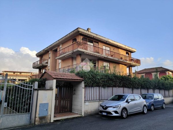 appartamento in vendita a Roma in zona Torre Maura