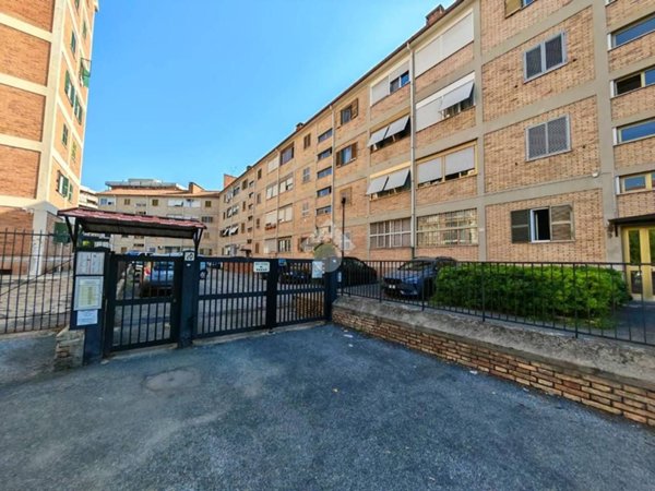 appartamento in vendita a Roma in zona Torre Spaccata