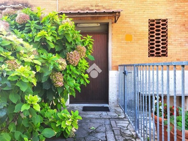 appartamento in vendita a Roma in zona Corviale