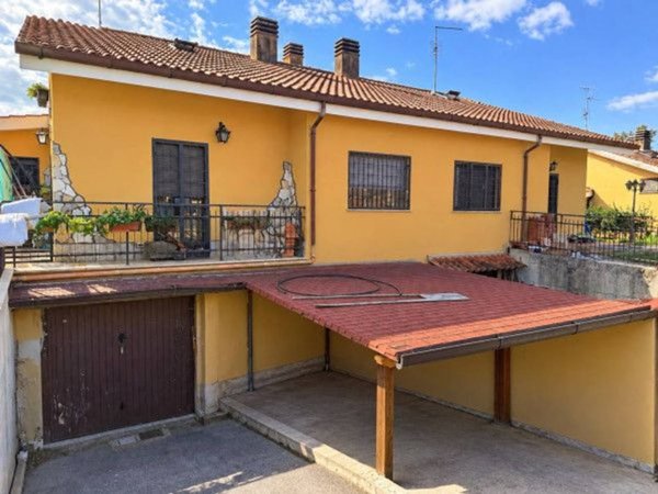 casa indipendente in vendita a Roma in zona Lunghezza