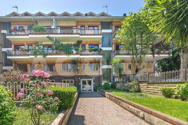 appartamento in vendita a Roma in zona Mostacciano