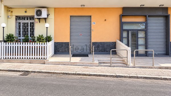 locale commerciale in vendita a Roma in zona Fidene