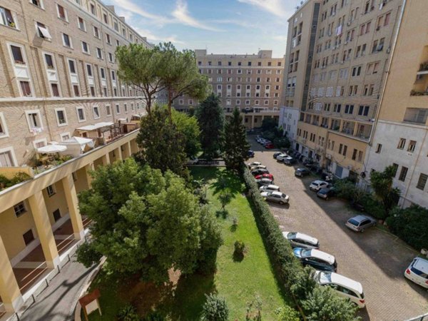 appartamento in vendita a Roma in zona Ostiense