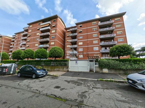 appartamento in vendita a Roma in zona Torre Spaccata