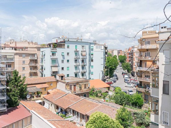 appartamento in vendita a Roma in zona Appio Claudio