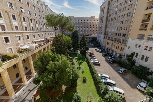 appartamento in vendita a Roma in zona Ardeatino