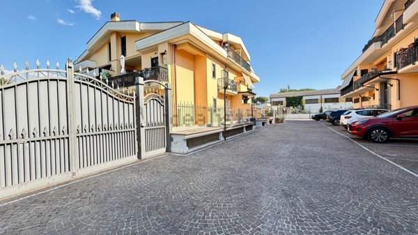appartamento in vendita a Roma in zona Lunghezza