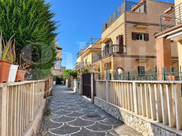 appartamento in vendita a Roma in zona Ostia
