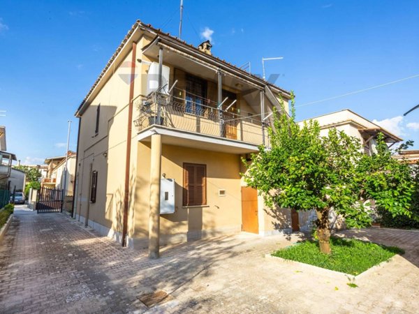 appartamento in vendita a Roma in zona Osteria Nuova