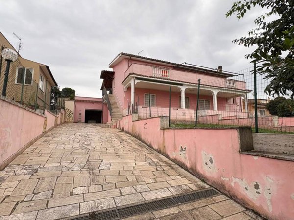 appartamento in vendita a Roma in zona Castelverde