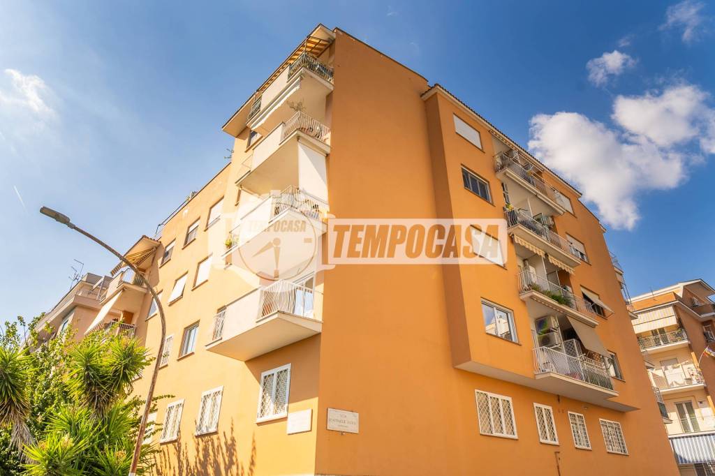 appartamento in vendita a Roma in zona Ardeatino